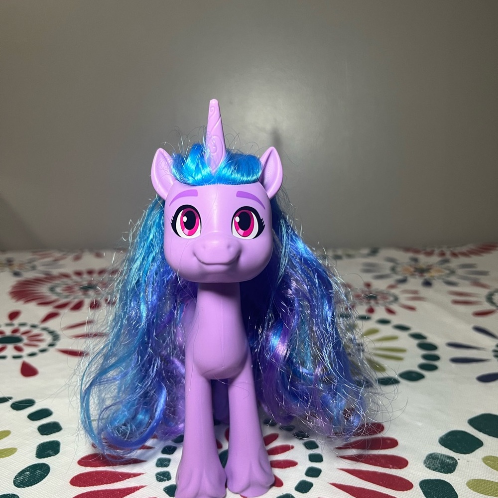 My Little Pony Izzy Moonbow G5 Unicorn 2021